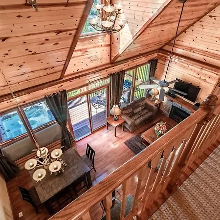 Relaxing Cabin W Hot Tub Pool Table And Grill